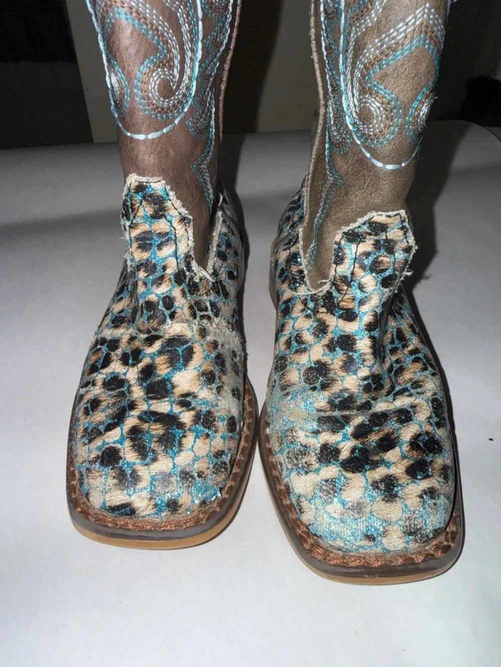 Roper girls' boots featuring a turquoise glitter leopard square toe size 9